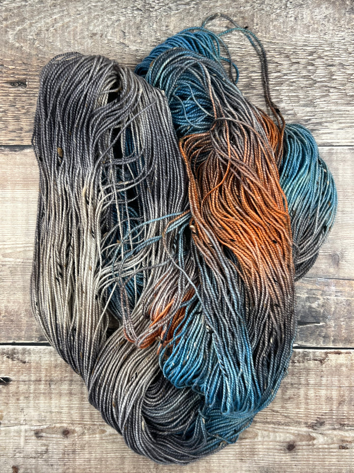 Dún na na nGall Hand Dyed Tweed Yarn - Hidden Cove