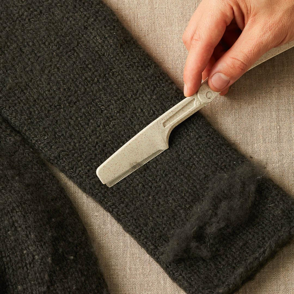 COCOKNITS SWEATER CARE FUZZ OFF COMB - ACCESSORIES - Wild Atlantic Yarns