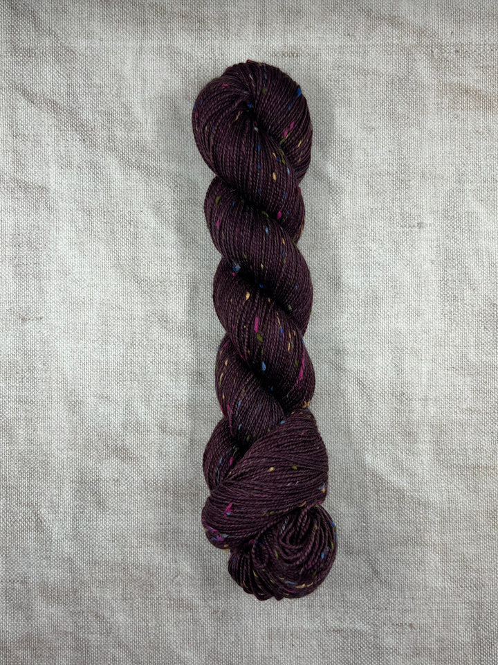 DÚN NA NA NGALL MULTI HAND DYED TWEED YARN - Mulberry - YARN - Wild Atlantic Yarns