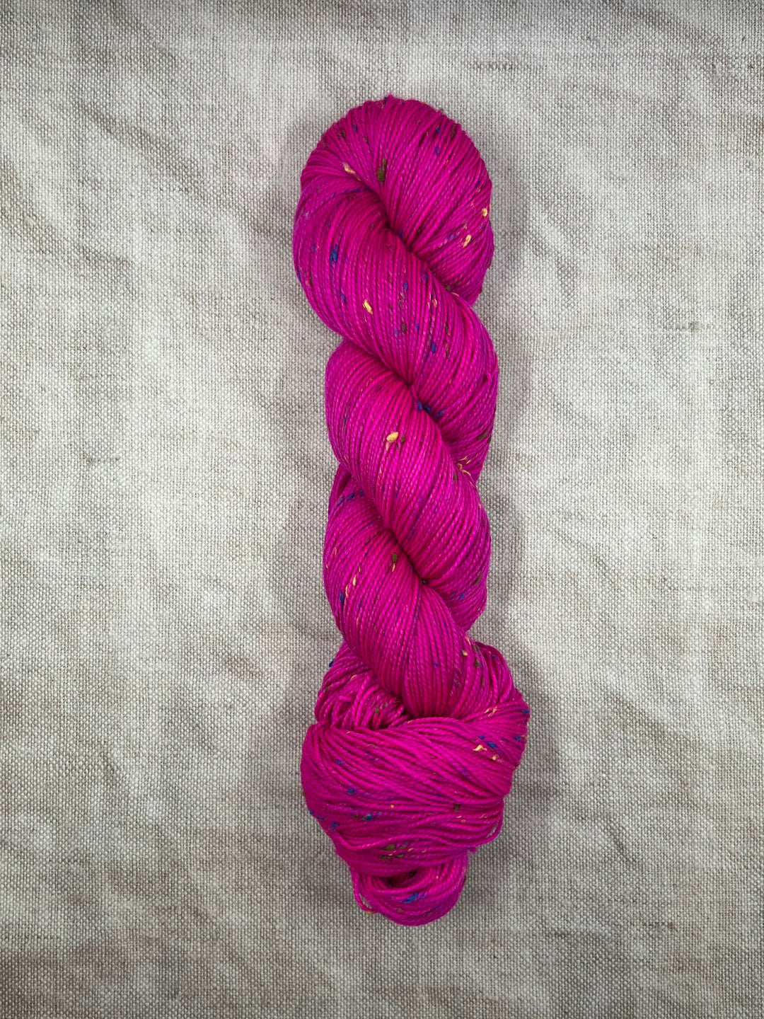 FUCHSIA POP DÚN NA NGALL MULTI 4PLY (TWEED MERINO)