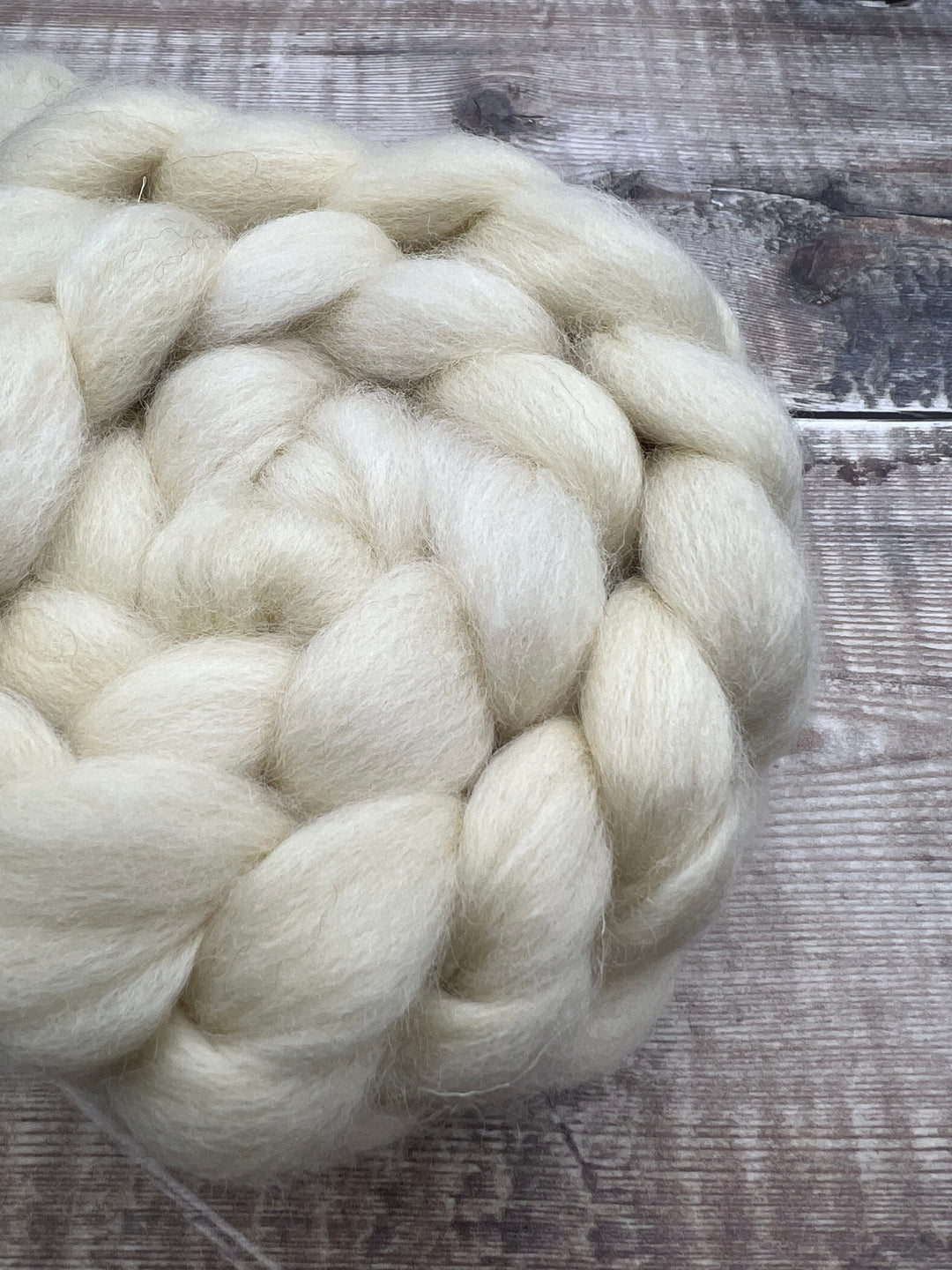 NATURAL BLUE FACED LEICESTER TOP: WHITE - FIBRE - Wild Atlantic Yarns