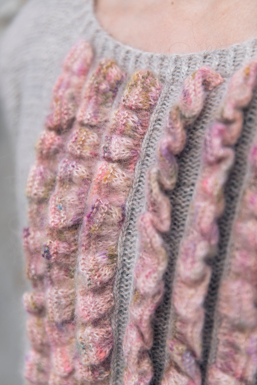 NEONS & NEUTRALS - A Knitwear Collection Curated by Aimée Gille (Laine Publishing)